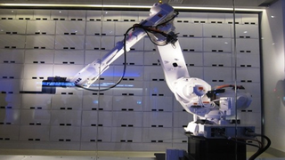 The "iPod of the Hotel Industry" Has a Giant Robot Arm For Storing Luggage